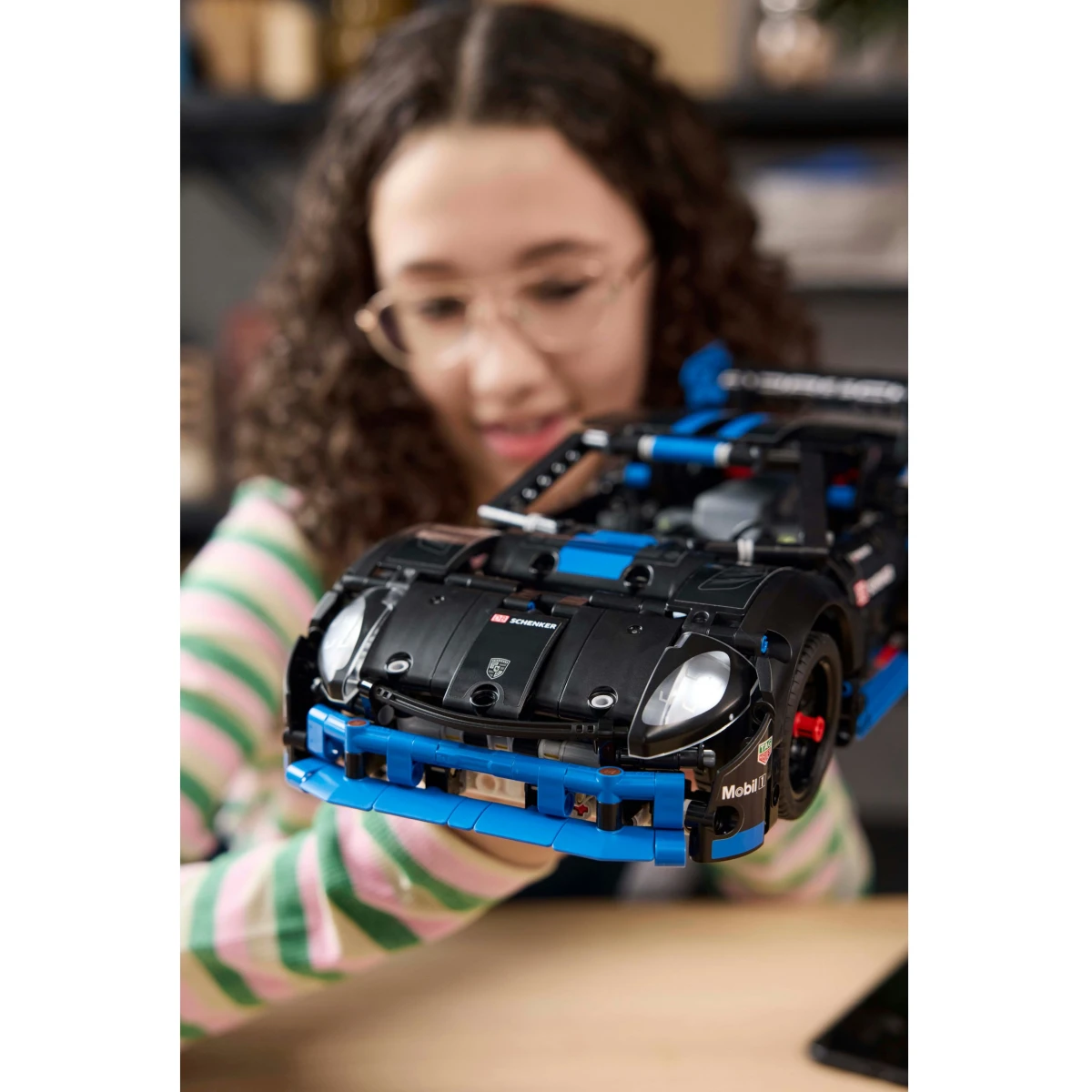 LEGO® Technic Porsche GT4 e-Performance Rennwagen 42176